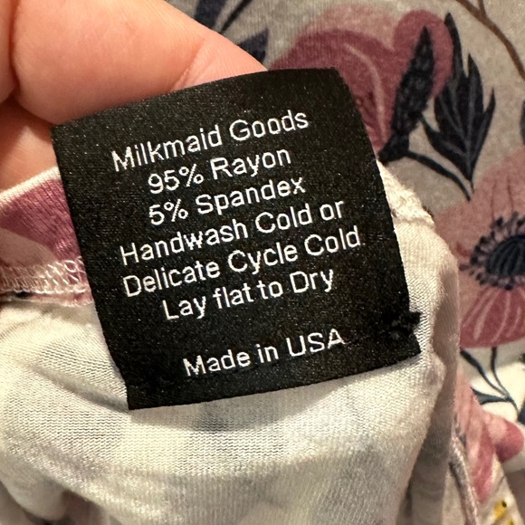 Milkmaid Goods Robe - Picture 4 of 12